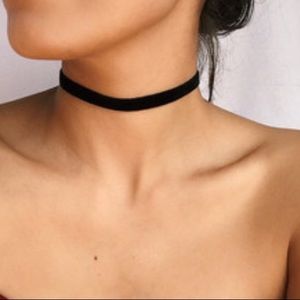 Black velvet choker